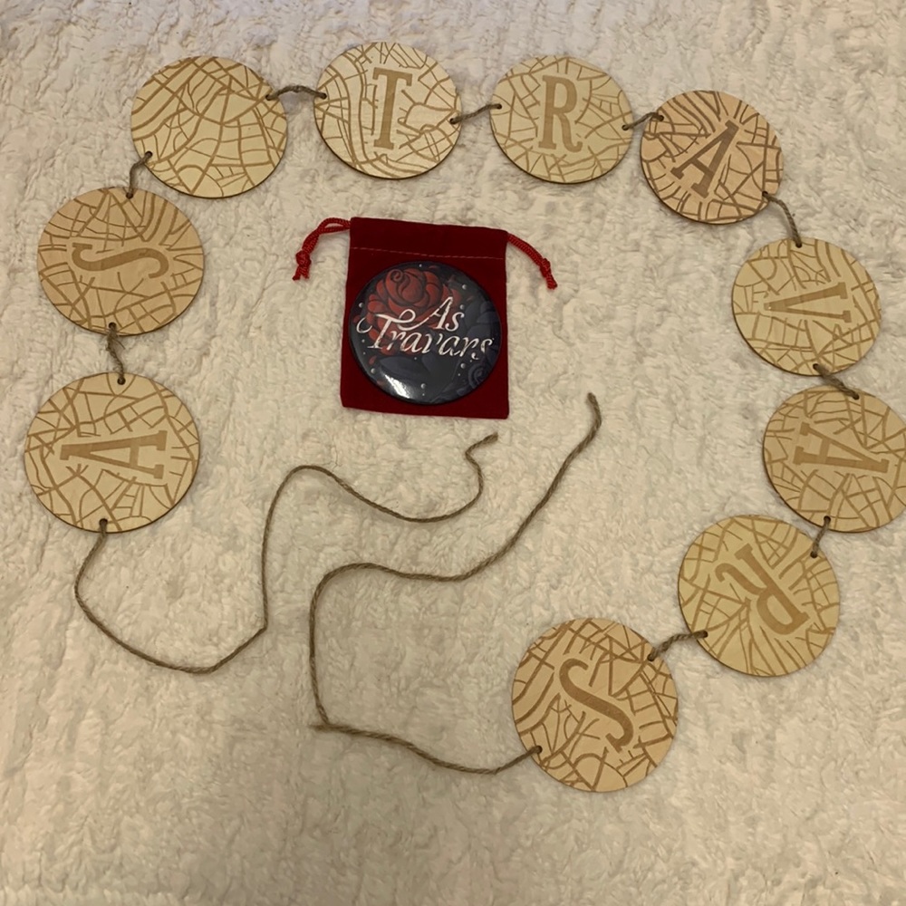 As Travars Wooden Wall Banner & Pocket Mirror